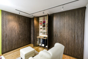 Einbauschrank um die Ecke nach Maß gefertigt von der Tischlerei Jelitto aus Recke