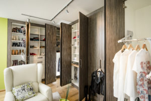 Kleiderschrank nach Maß in Zebrano Holz von der Schreinerei Jiletto
