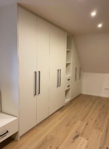 Einbauschrank unter Dachschräge, individuell getischlert