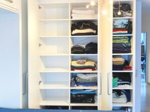 Detailansicht des Kleiderschranks nach Maß
