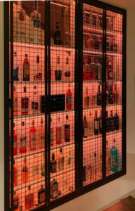 Barschrank nach Maß unter der Treppe