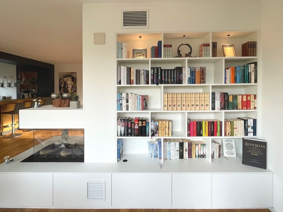 Bücherregal