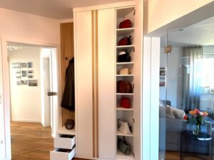 Flurschrank mit Garderobe