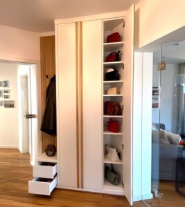 Flurschrank mit Garderobe hoch