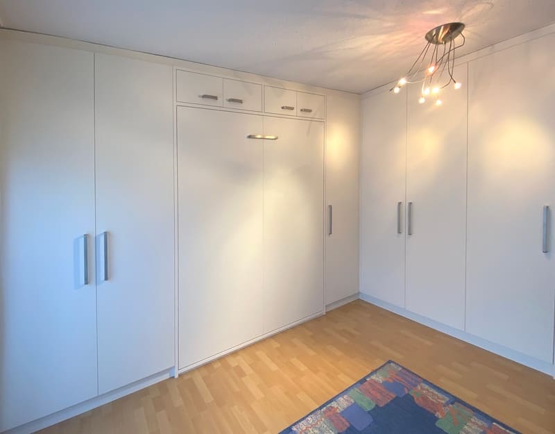 Schlafzimmer mit Klappbett eingeklappt Schlafzimmer mit Klappbett eingeklappt