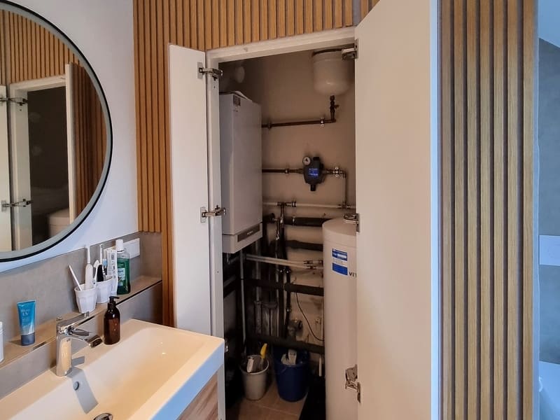 Technikschrank im Badezimmer