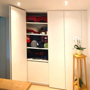 Einbauschrank offen mit Falttür